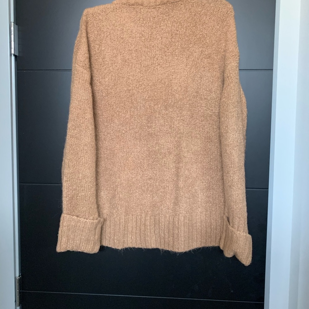 Express Sweater - Picture 2 of 3